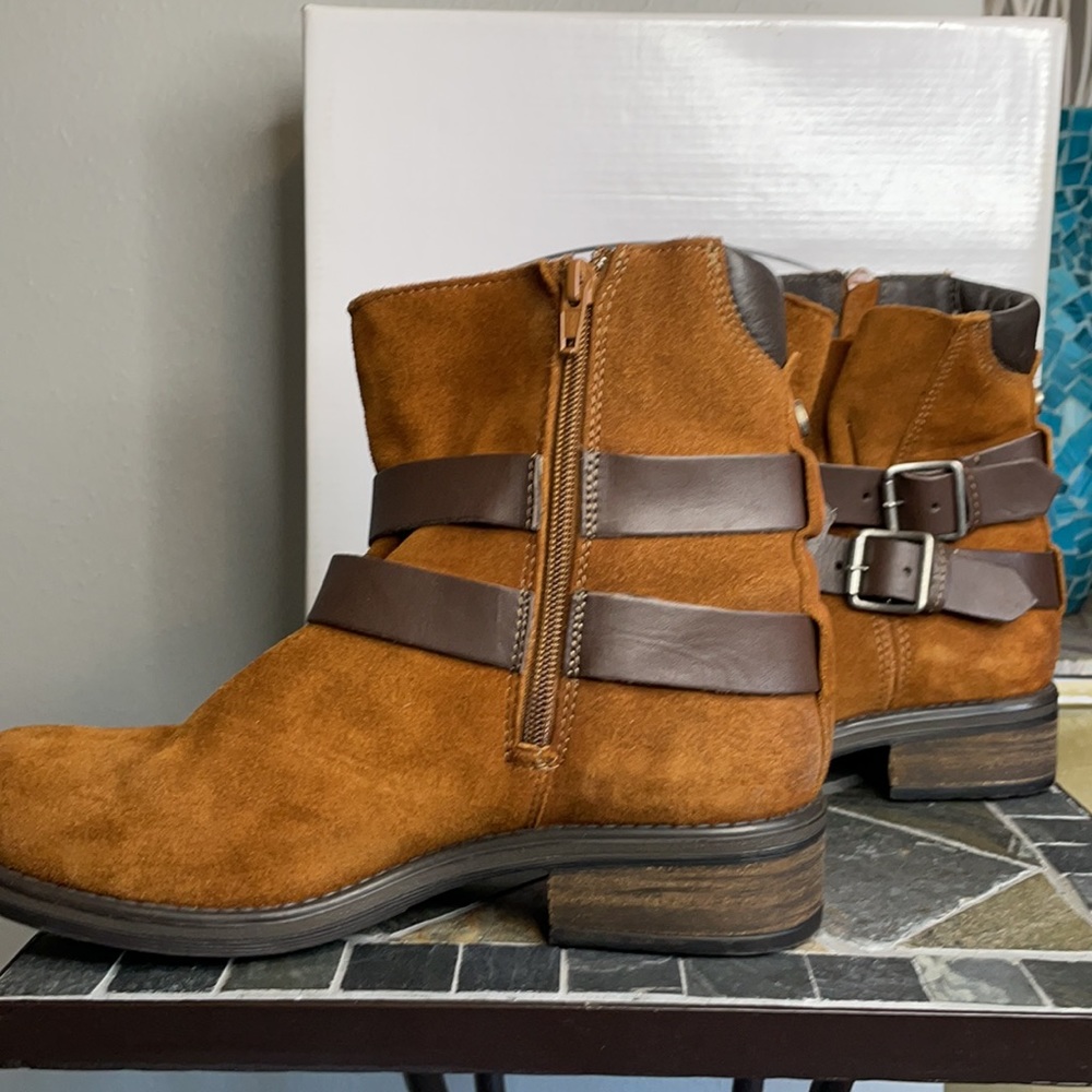 Steve Madden Dormaa Cognac Suede Ankle Boots - Picture 4 of 11